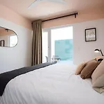 Beautiful Boutique House Near The * Costa da Caparica