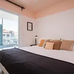 Beautiful Boutique House Near The Apartment