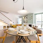 Beautiful Boutique House Near The * Costa da Caparica