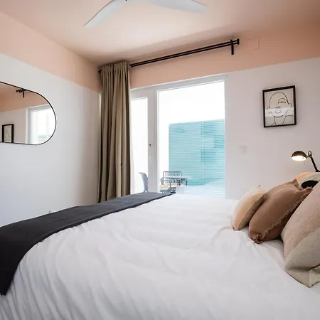 Beautiful Boutique House Near The * Costa de Caparica