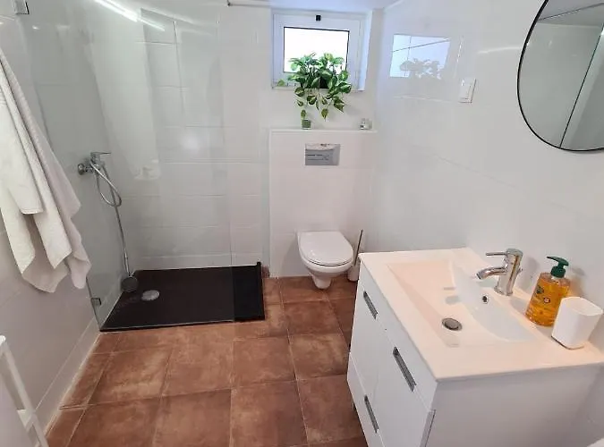 Апартаменты Beautiful Boutique House Near The Кошта-да-Капарика