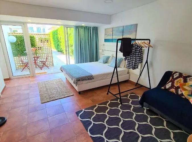 Апартаменты Beautiful Boutique House Near The Кошта-да-Капарика